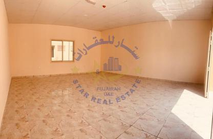سكن عمال - استوديو - 8 حمامات للايجار في الحيل - الفجيرة