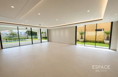 Villa - 5 Bedrooms - 5 Bathrooms for rent in District 2 - Jumeirah Park - Dubai