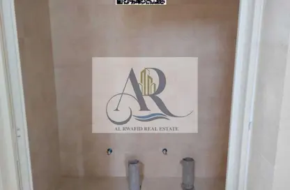 Warehouse - Studio - 2 Bathrooms for rent in Umm Al Thuoob - Umm Al Quwain