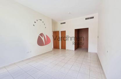 Apartment - 3 Bedrooms - 2 Bathrooms for rent in Al Ghaf 2 - Al Ghaf - Greens - Dubai