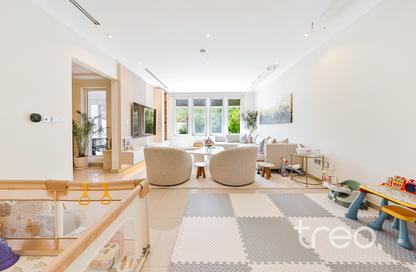 Villa - 4 - 4 for sale in District 5 - Jumeirah Park - Dubai