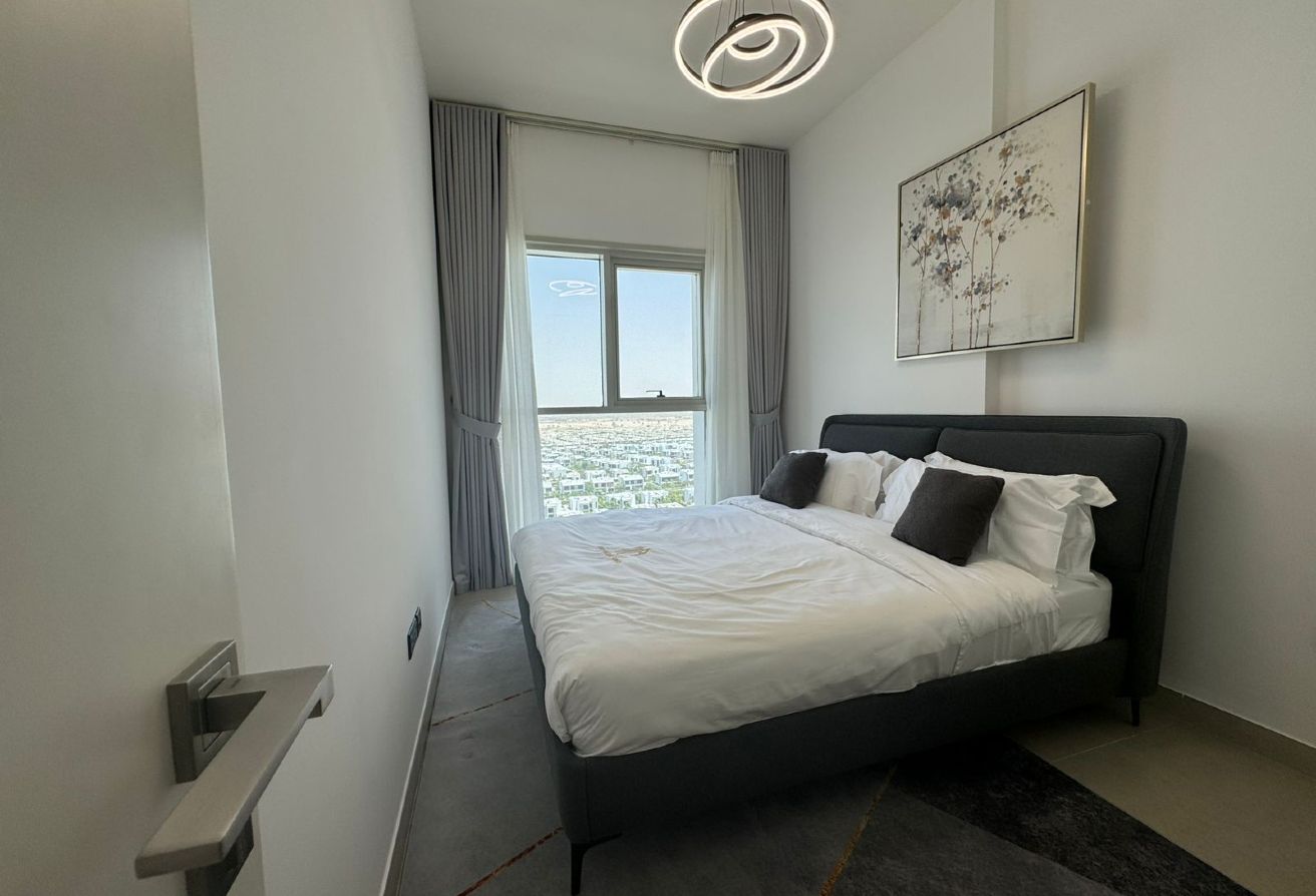 FURNISHED| CORNER UNIT| VACANT | NEXT TO MALL