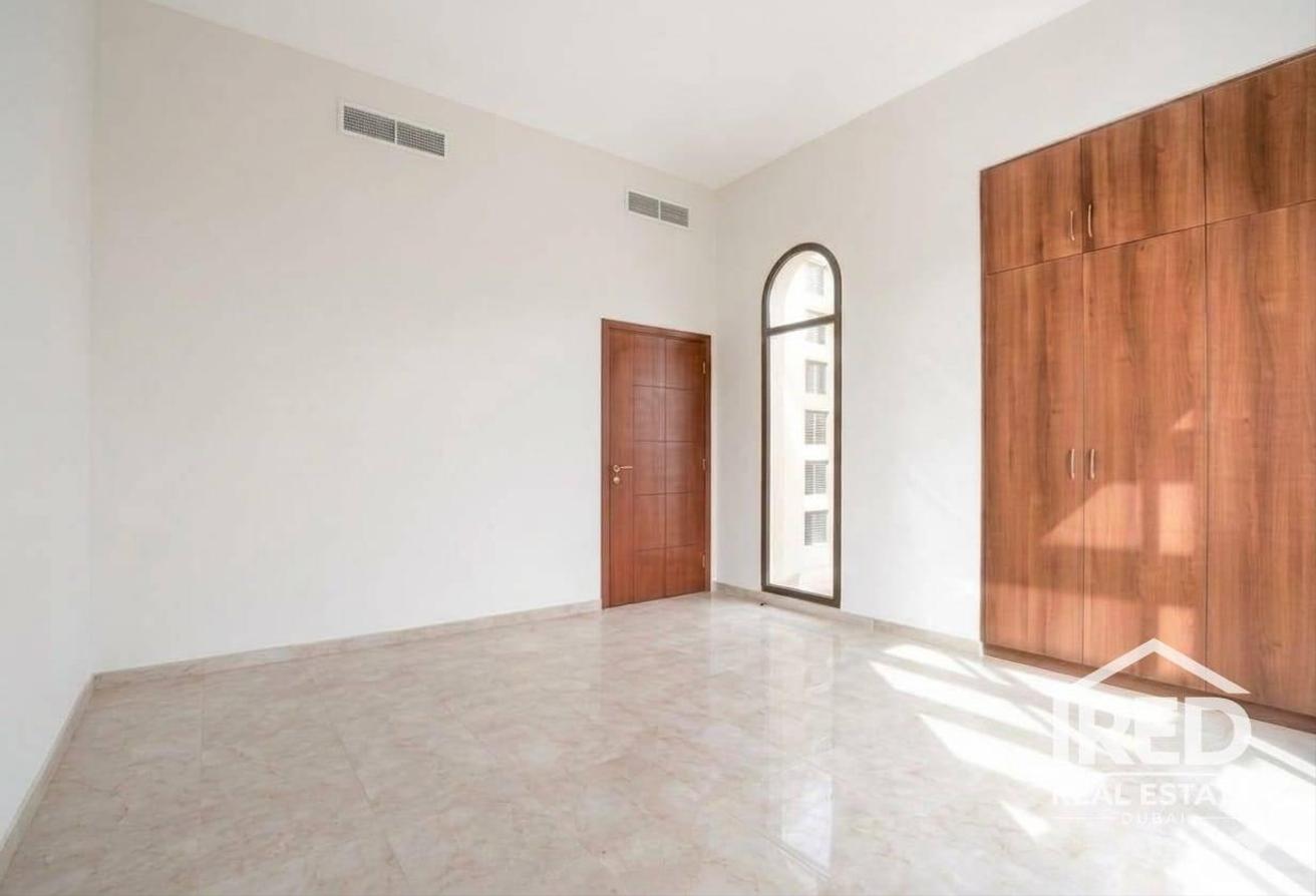 Single Row | Huge Plot Size | Corner Unit photo 4