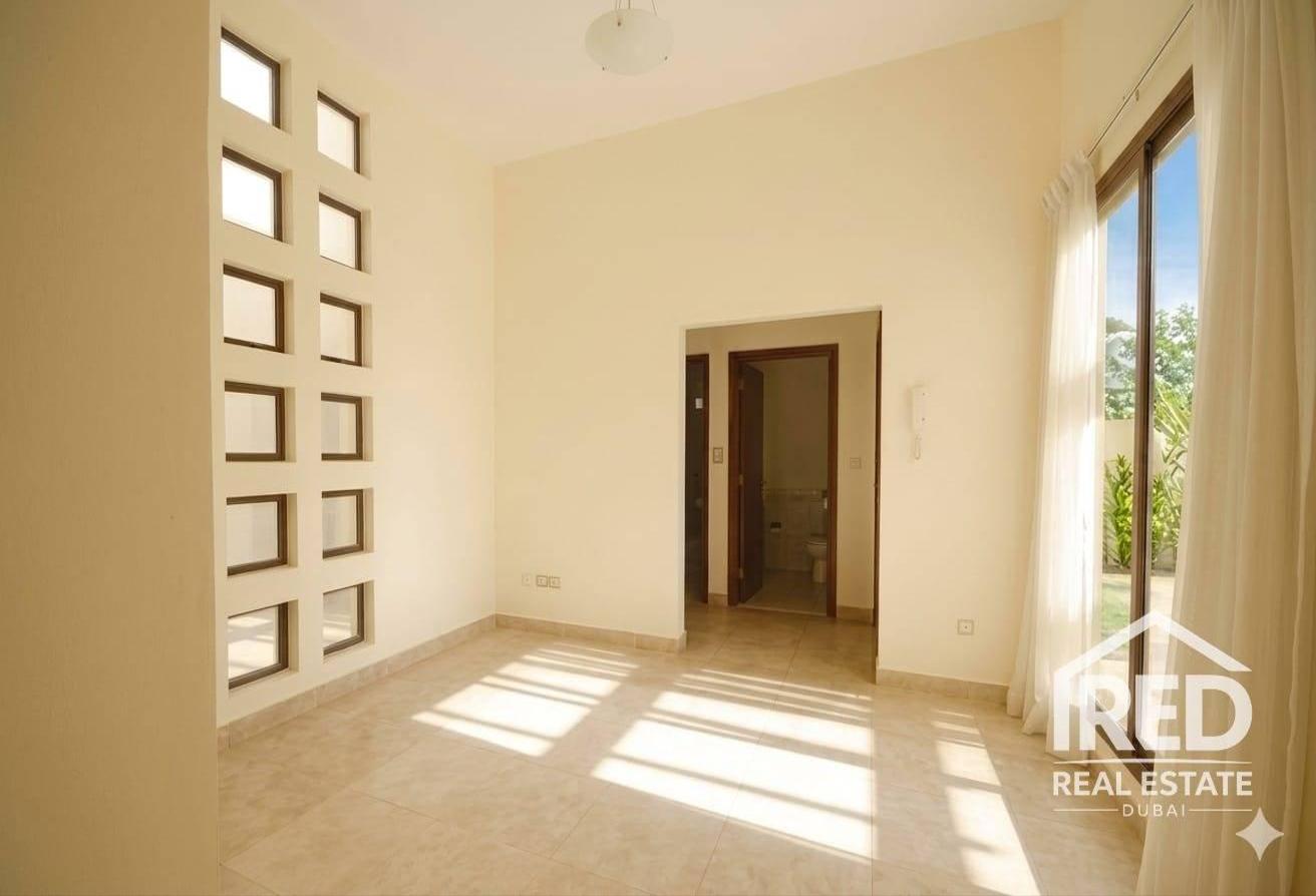 Single Row | Huge Plot Size | Corner Unit photo 8