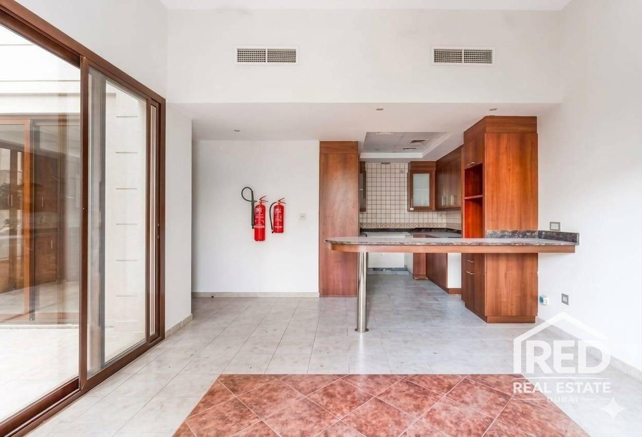 Single Row | Huge Plot Size | Corner Unit photo 9