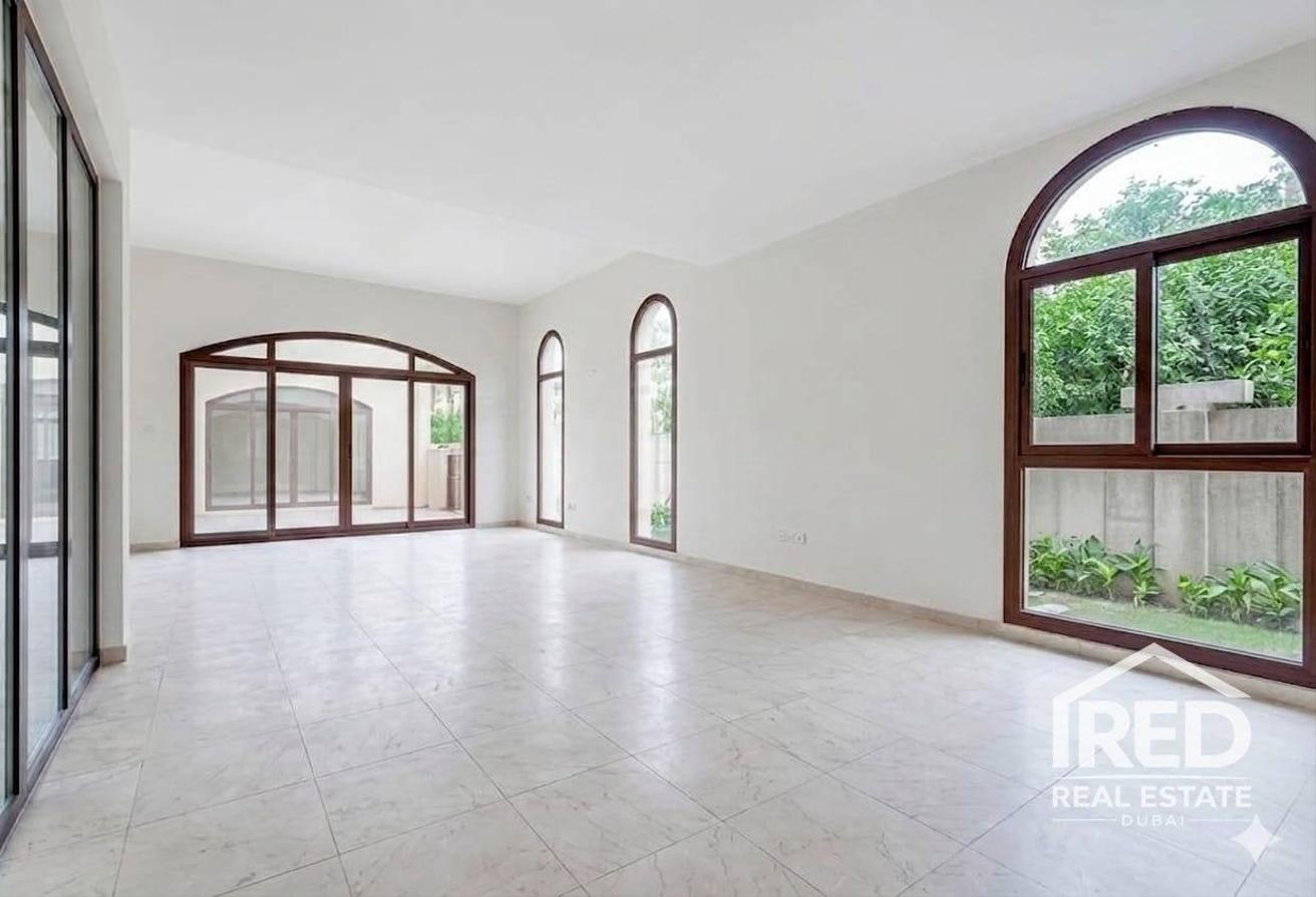 Single Row | Huge Plot Size | Corner Unit photo 5