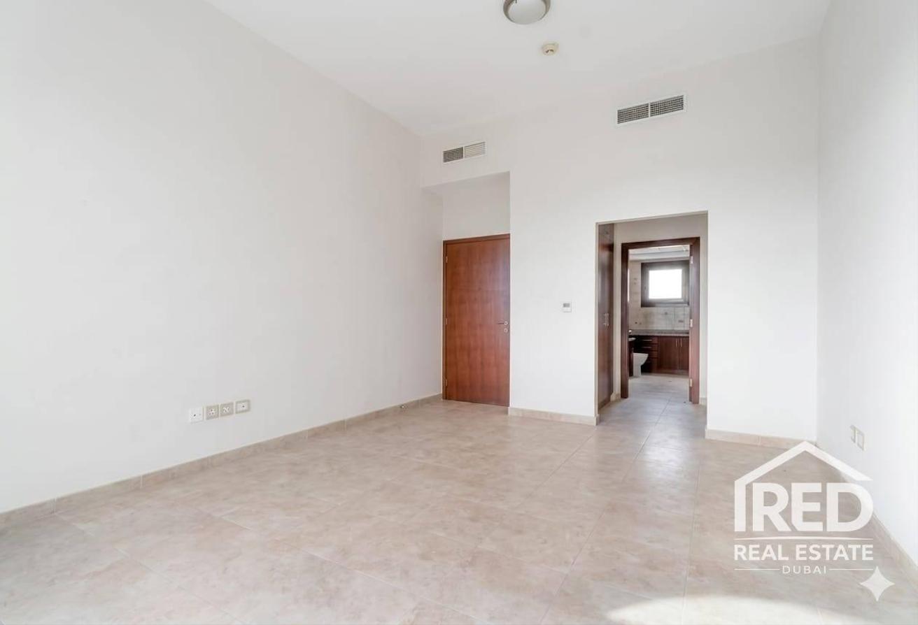 Single Row | Huge Plot Size | Corner Unit photo 6