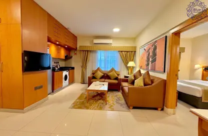 شقة - غرفة نوم - 2 حمامات للايجار في منخول - بر دبي - دبي