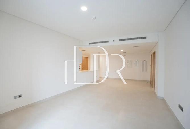 1-bed apartment in Radiant Viewz Towers · Sea view — photo 2