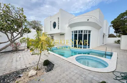 Villa - 5 Bedrooms - 5 Bathrooms for rent in Jumeirah 1 Villas - Jumeirah 1 - Jumeirah - Dubai