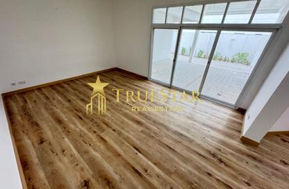 Villa - 5 Bedrooms - 5 Bathrooms for rent in Jumeirah 1 Villas - Jumeirah 1 - Jumeirah - Dubai