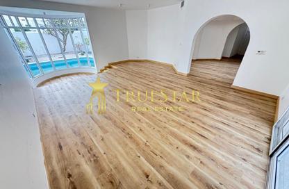 Villa - 5 Bedrooms - 5 Bathrooms for rent in Jumeirah 1 Villas - Jumeirah 1 - Jumeirah - Dubai