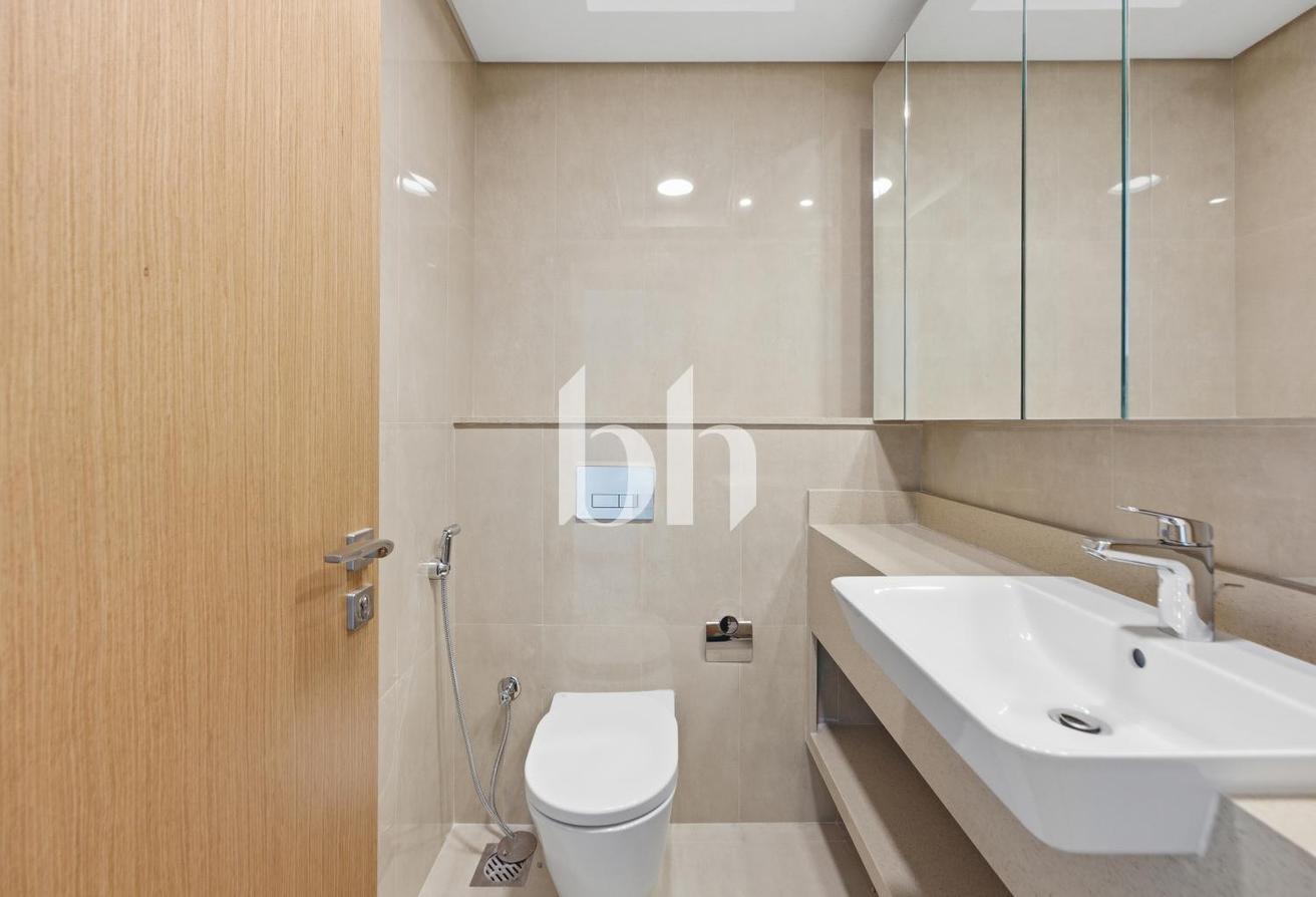 Brand New | Pool and Partial Sea View | Vacant photo 6