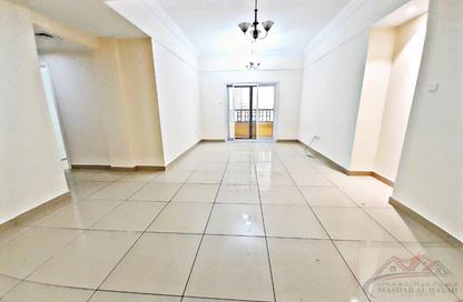 Apartment - 3 Bedrooms - 3 Bathrooms for rent in SG Muwaileh Building - Muwaileh - Sharjah