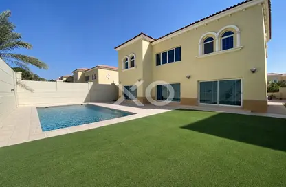 Villa - 4 Bedrooms - 4 Bathrooms for rent in District 8 - Jumeirah Park - Dubai