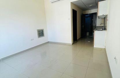 Apartment - Studio - 1 Bathroom for rent in Muwaileh - Sharjah