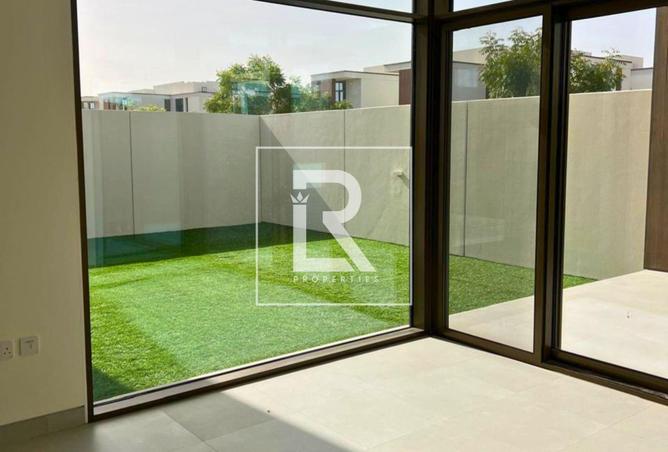 Huge Corner Plot | Brand New | Ready to Move In — photo 3