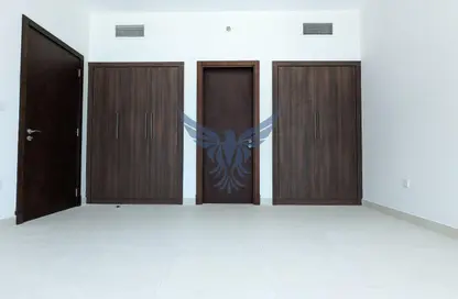 شقة - غرفة نوم - 2 حمامات للايجار في P-2716 - شاطئ الراحة - أبوظبي