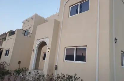 فيلا - 6 غرف نوم - 7 حمامات للايجار في الرفاع - رأس الخيمة