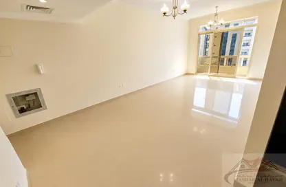 Apartment - 1 Bedroom - 2 Bathrooms for rent in Muwaileh 29 Building - Muwaileh - Sharjah