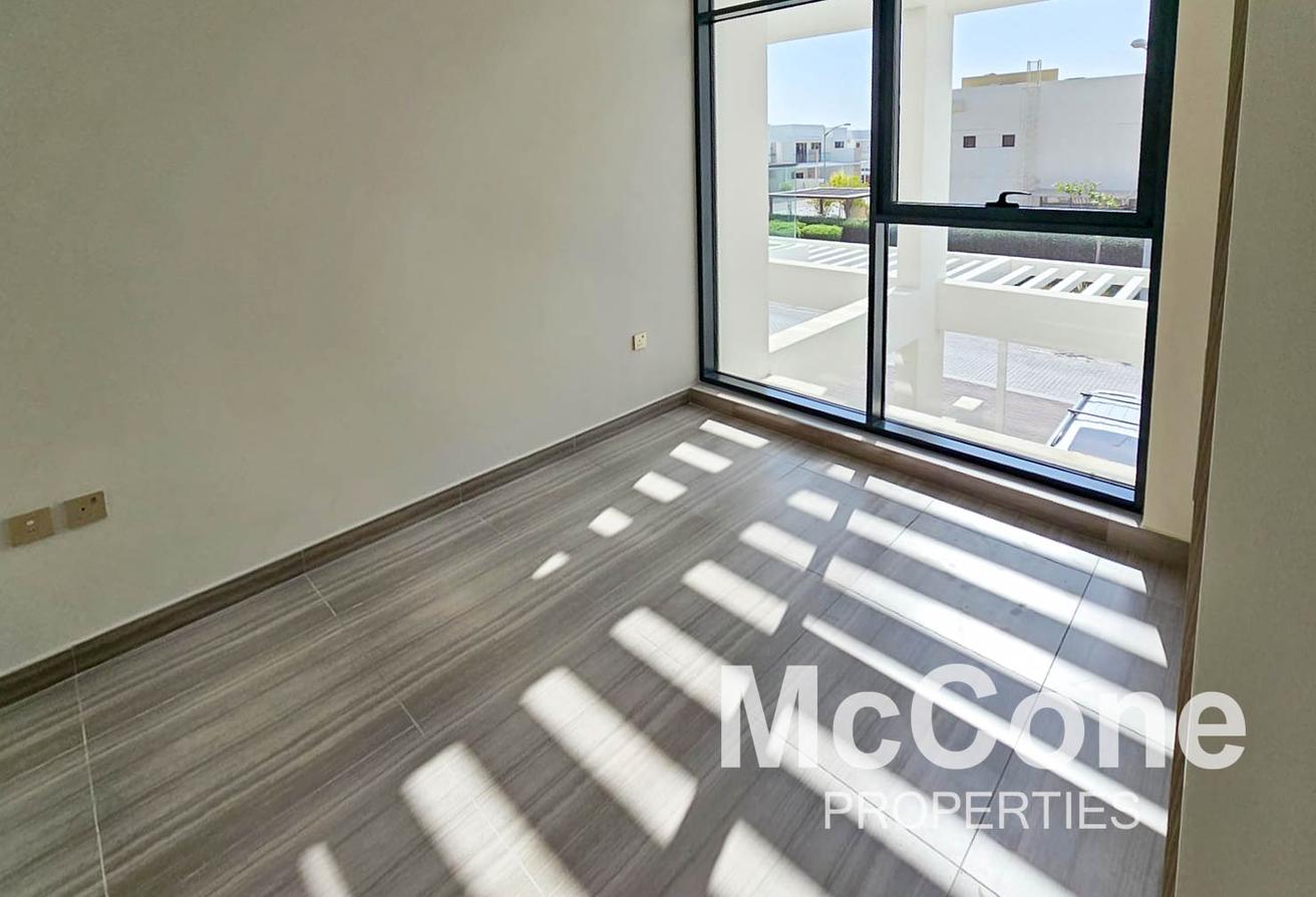 Park Access | Immaculate Condition | Good Layout photo 7