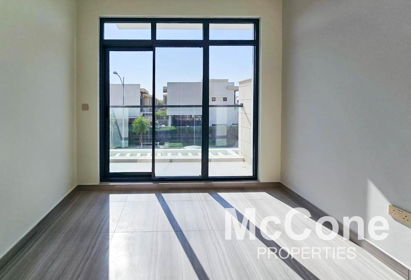 Park Access | Immaculate Condition | Good Layout photo 6