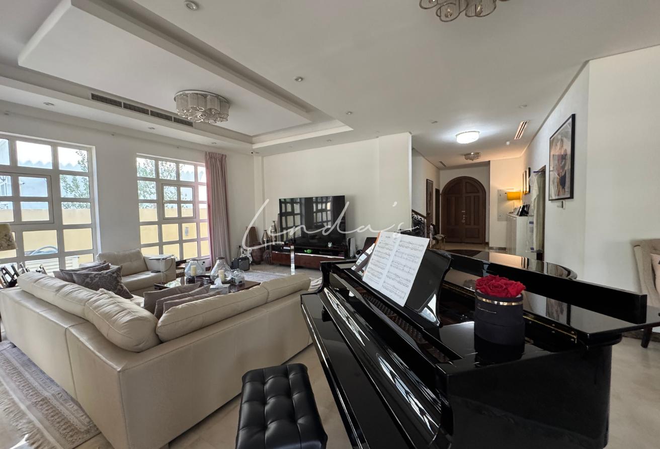 5 Beds | Pool + Basement | Stunning Bright Villa photo 19