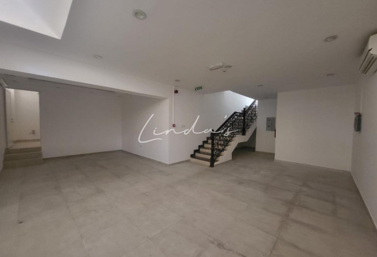 5 Beds | Pool + Basement | Stunning Bright Villa photo 5