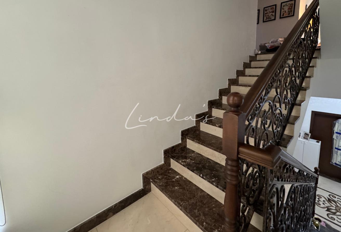 5 Beds | Pool + Basement | Stunning Bright Villa photo 15
