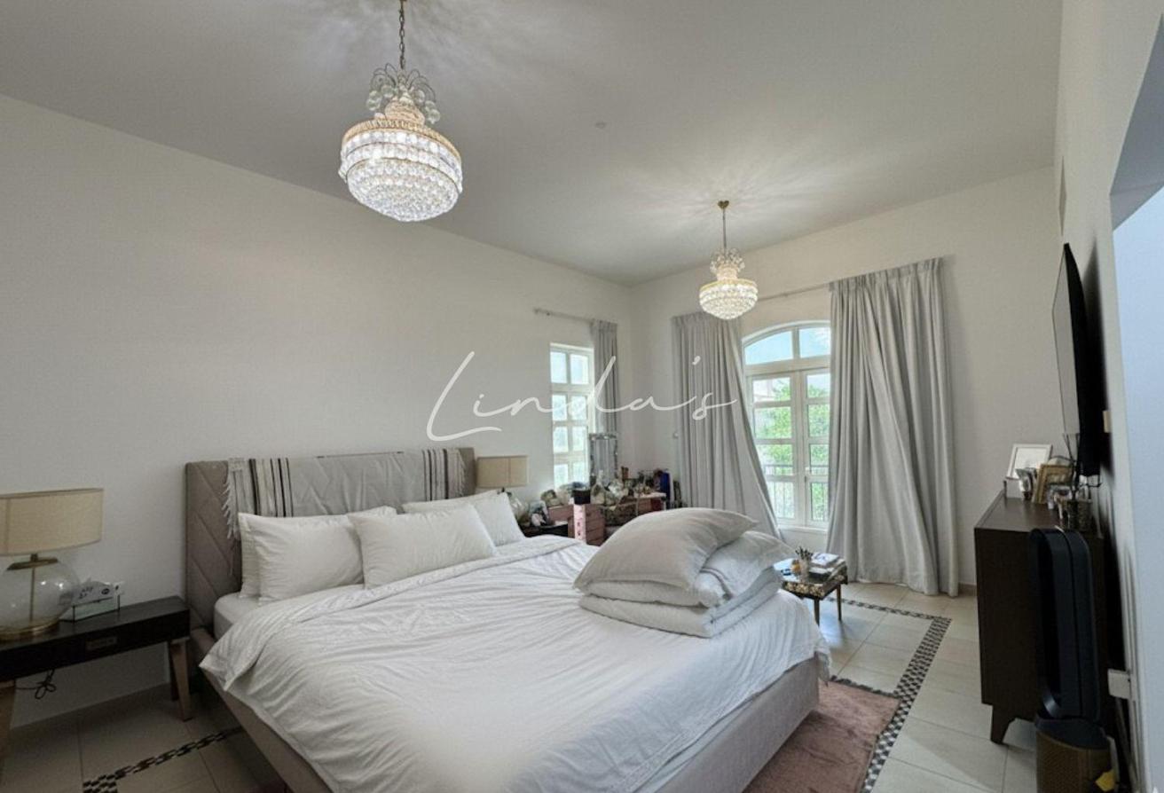 5 Beds | Pool + Basement | Stunning Bright Villa photo 14