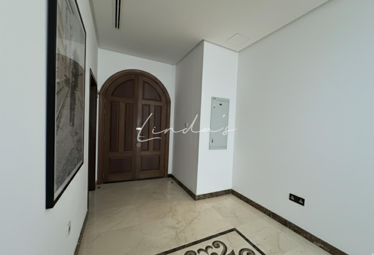 5 Beds | Pool + Basement | Stunning Bright Villa photo 18