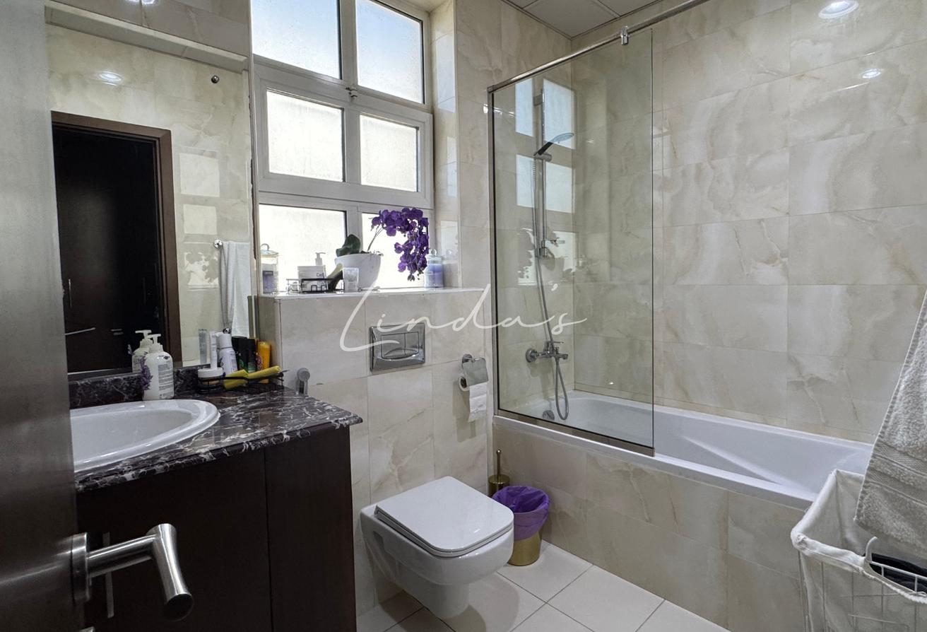 5 Beds | Pool + Basement | Stunning Bright Villa photo 16