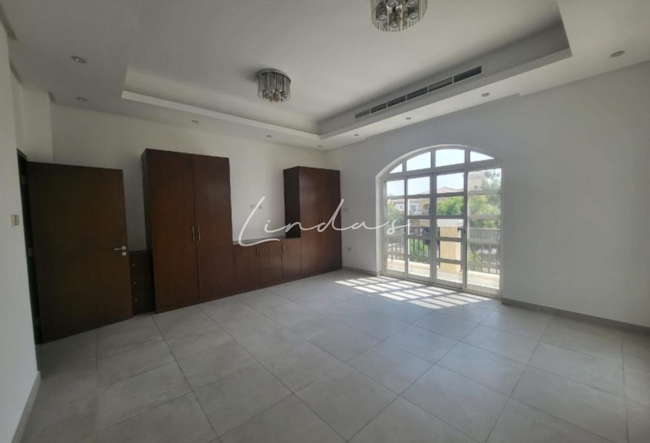 5 Beds | Pool + Basement | Stunning Bright Villa photo 7