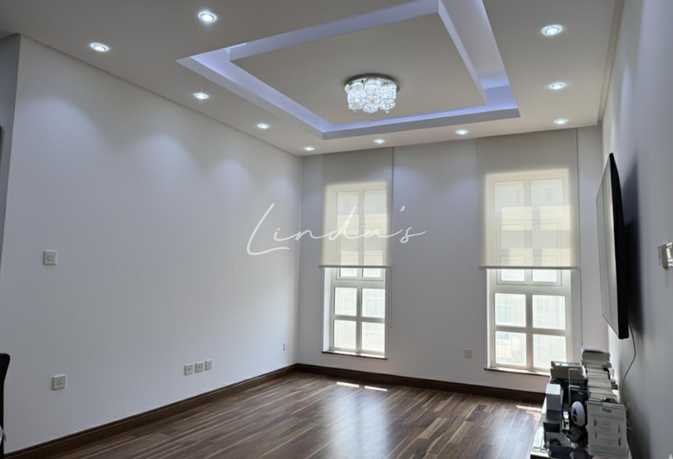 5 Beds | Pool + Basement | Stunning Bright Villa photo 8