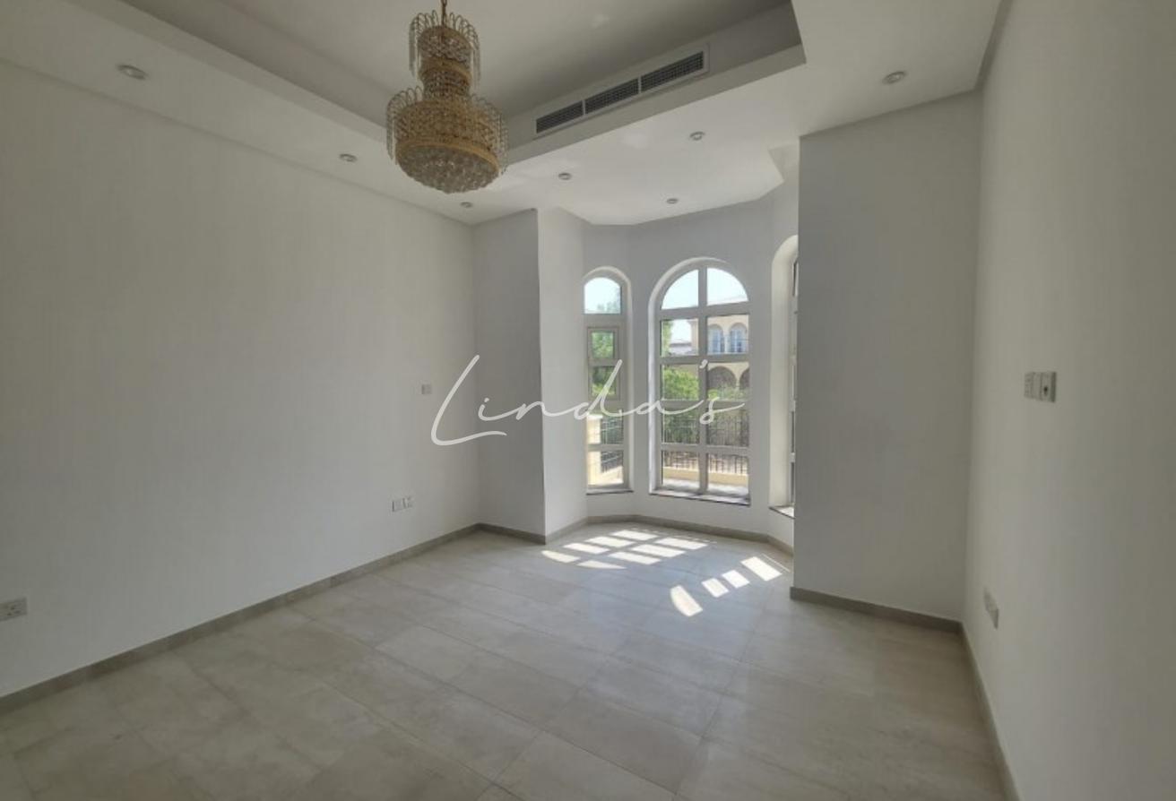 5 Beds | Pool + Basement | Stunning Bright Villa photo 12