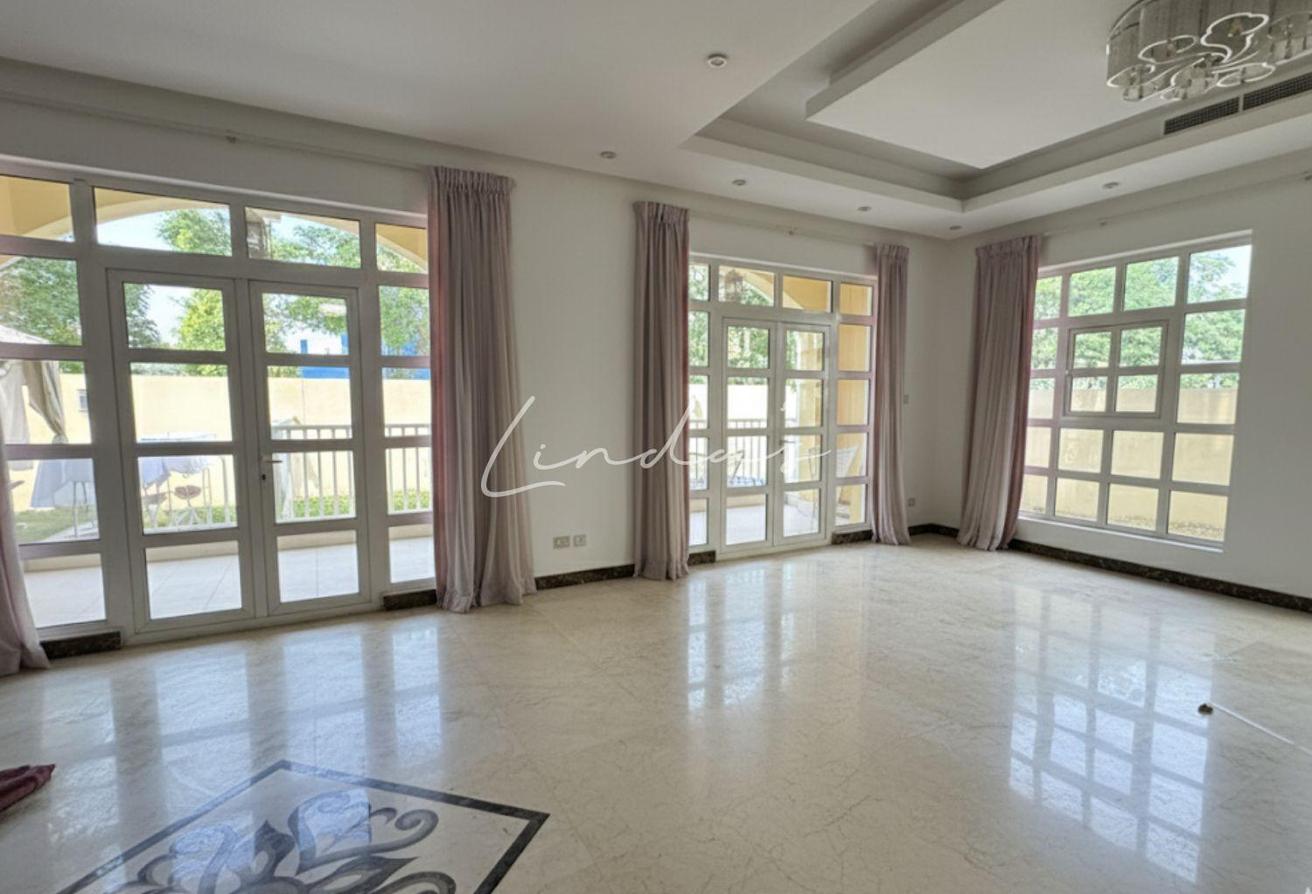 5 Beds | Pool + Basement | Stunning Bright Villa photo 2