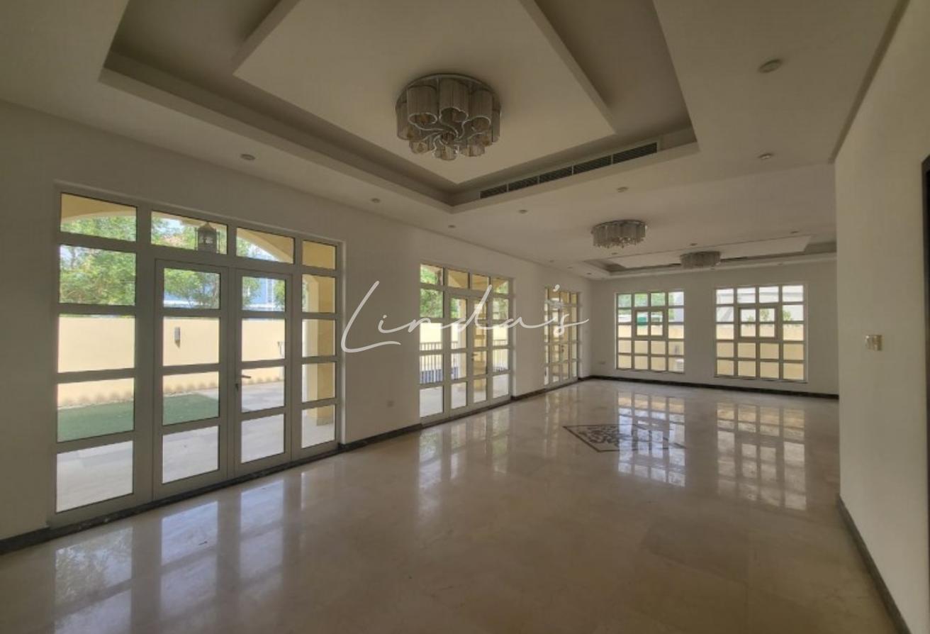 5 Beds | Pool + Basement | Stunning Bright Villa photo 10