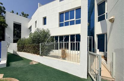 Villa - 4 - 5 for rent in Jumeirah 1 Villas - Jumeirah 1 - Jumeirah - Dubai