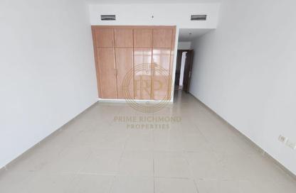 Apartment - 1 Bedroom - 2 Bathrooms for rent in Lake Point Tower - JLT Cluster N - Jumeirah Lake Towers - Dubai