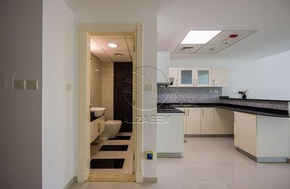 Apartment - 2 Bedrooms - 3 Bathrooms for sale in Marina Bay by DAMAC - Najmat Abu Dhabi - Al Reem Island - Abu Dhabi