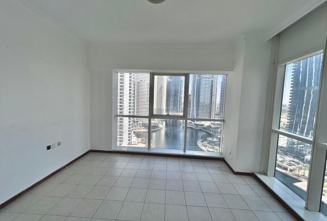 FULL LAKE VIEW | VACANT SOON | UNFURNISHED photo 3