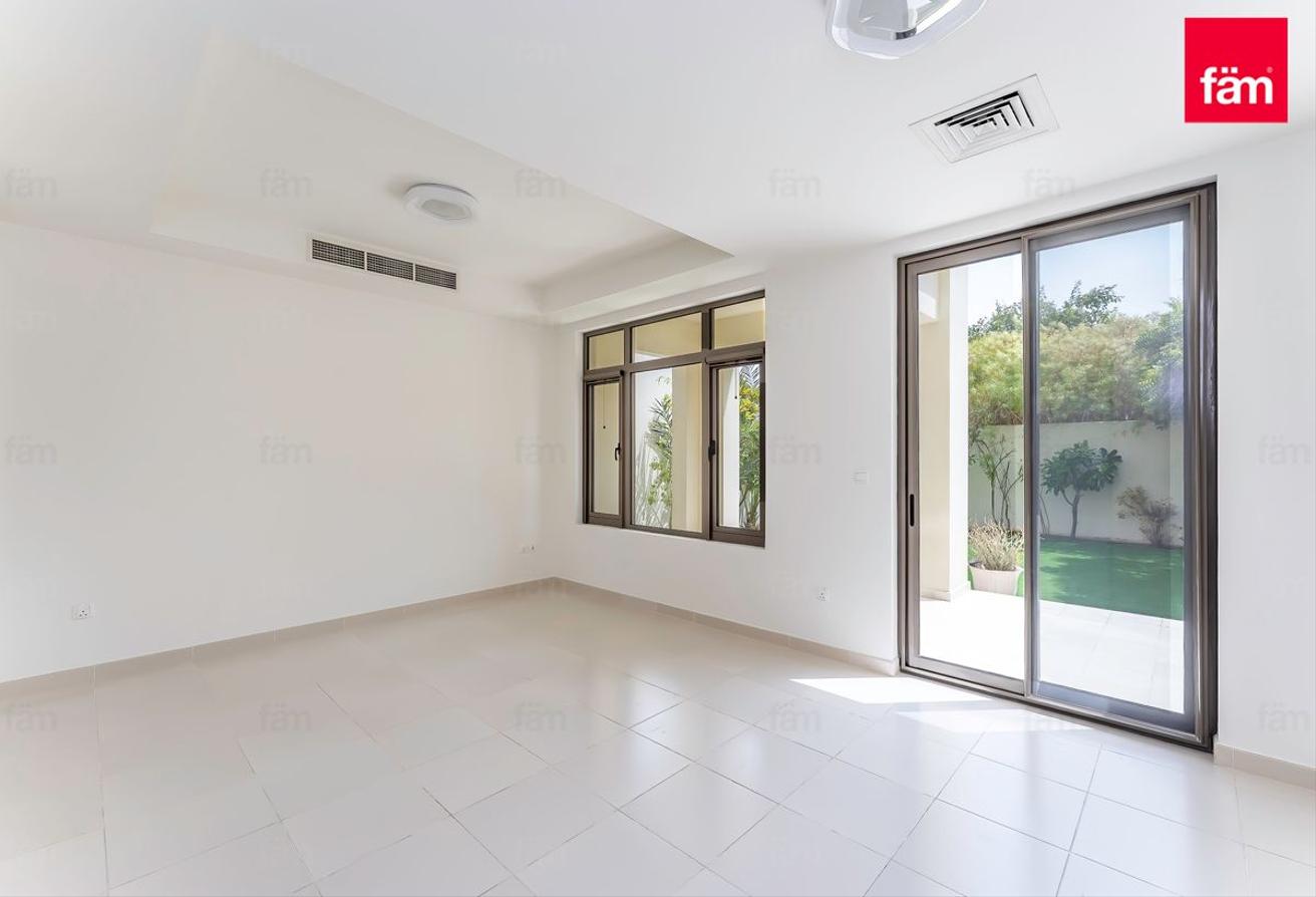 3br Type A End Unit Single Row Vacant Park Behind photo 4