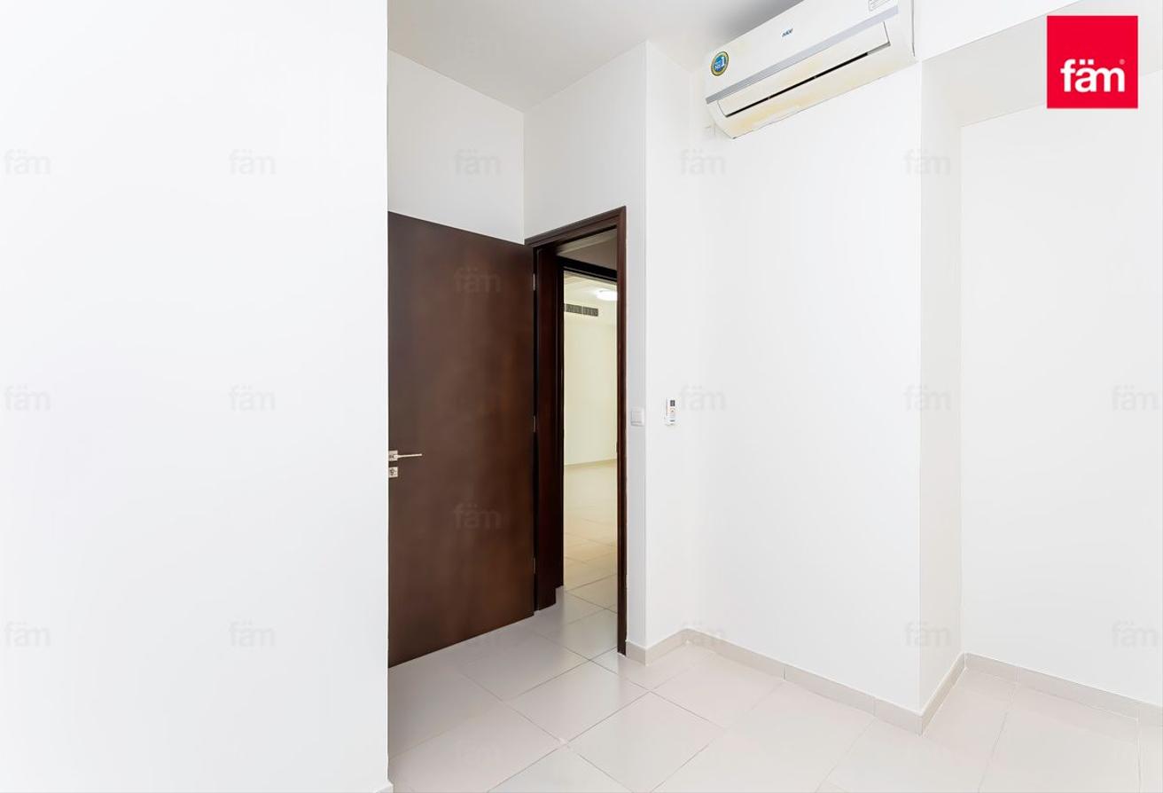 3br Type A End Unit Single Row Vacant Park Behind photo 9