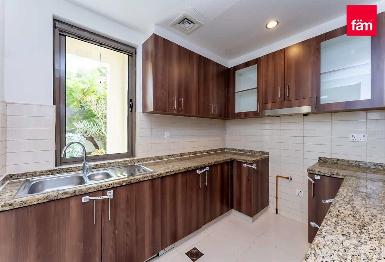 3br Type A End Unit Single Row Vacant Park Behind photo 7