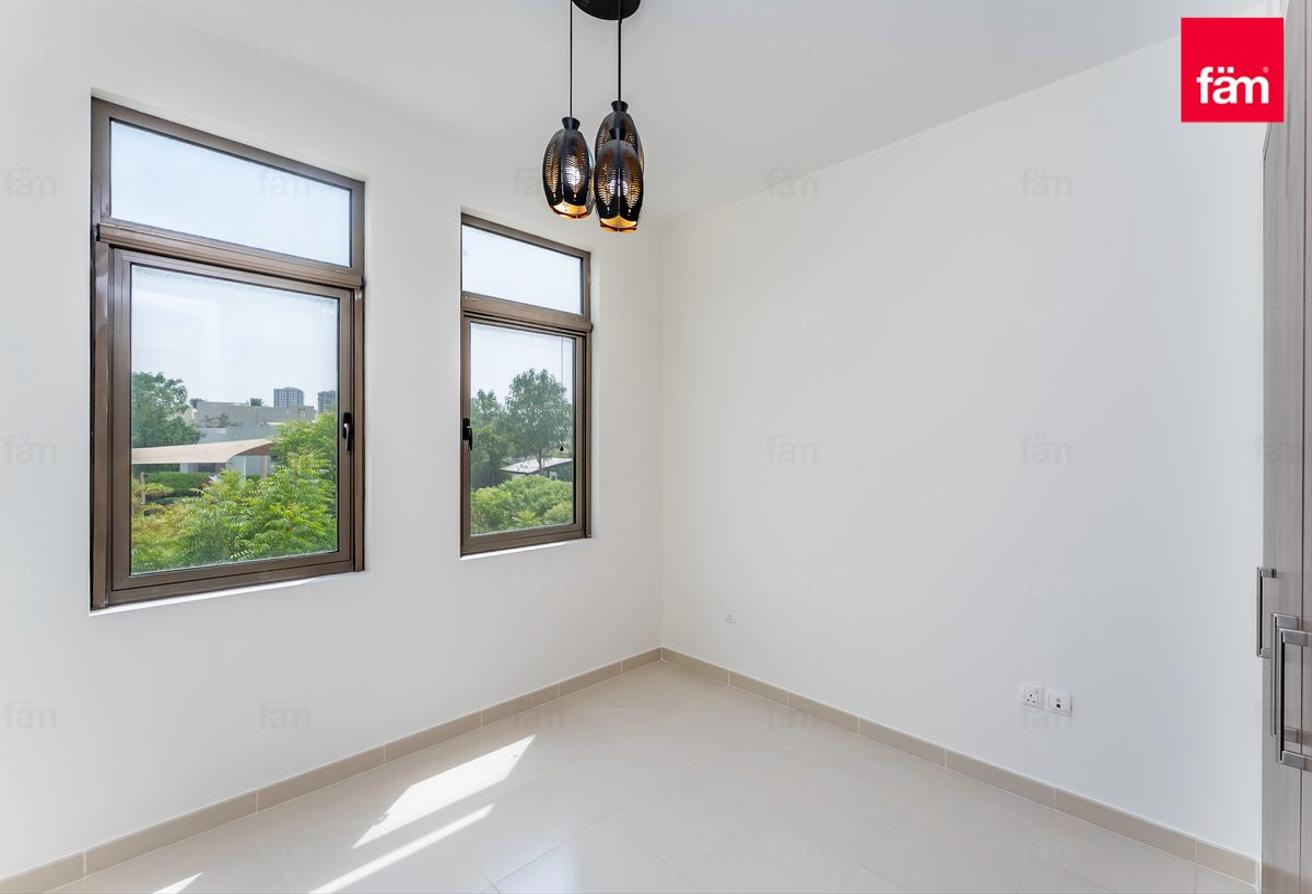 3br Type A End Unit Single Row Vacant Park Behind photo 6