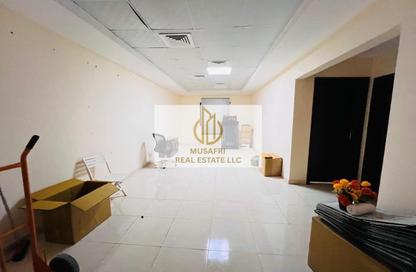 Apartment - 1 Bedroom - 1 Bathroom for rent in Muwailih Building - Muwaileh - Sharjah