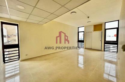 Apartment - 3 - 3 for rent in Clock Plaza Building - Al Muraqqabat - Deira - Dubai