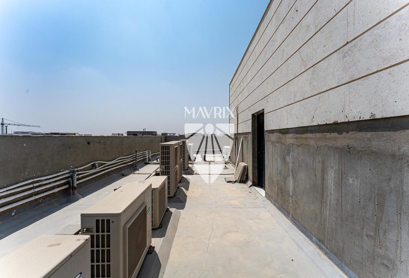 Spacious 5BR Villa | Prime Location | Luxurious photo 25