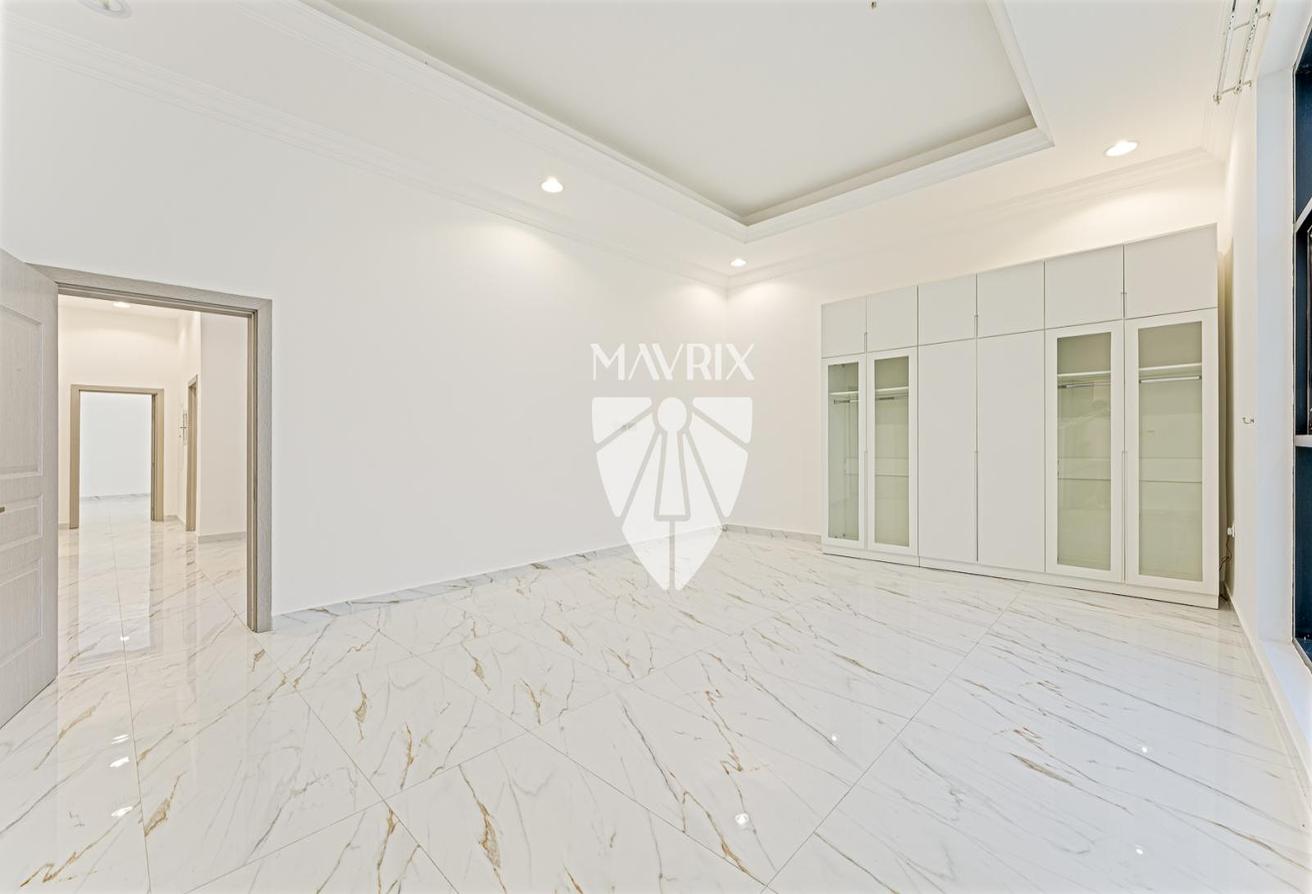 Spacious 5BR Villa | Prime Location | Luxurious photo 21