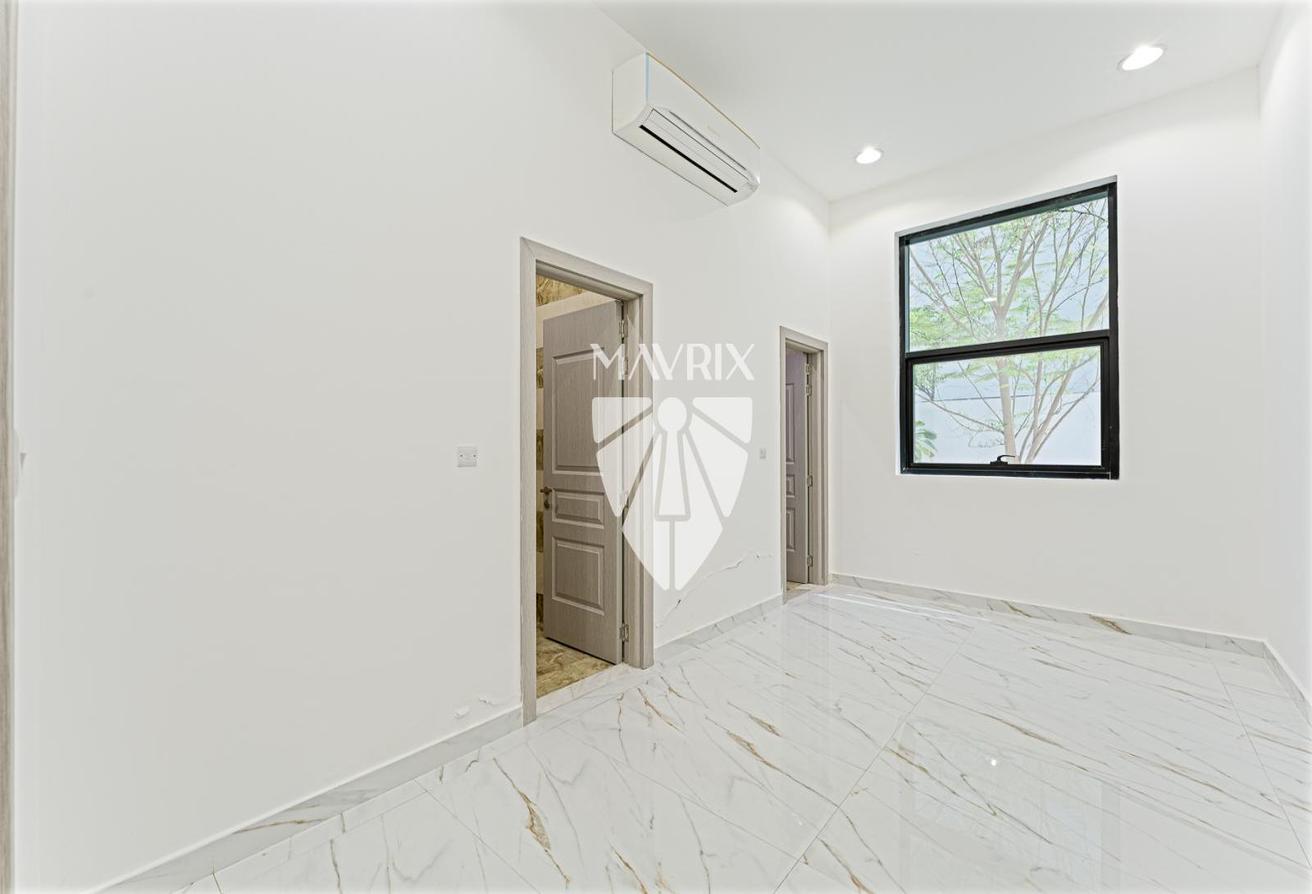 Spacious 5BR Villa | Prime Location | Luxurious photo 9